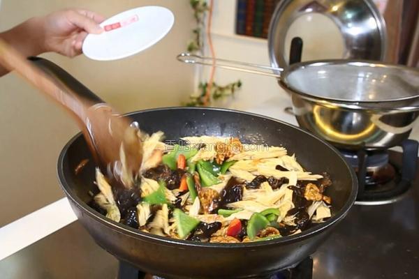 木耳怎样做才不会中毒,木耳怎么做都好吃