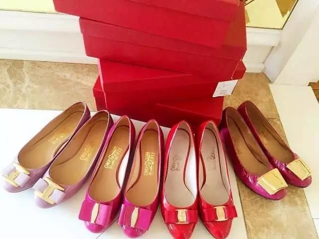 女生到底要有多少双RV、JIMMCHOO鞋才能满足啊？