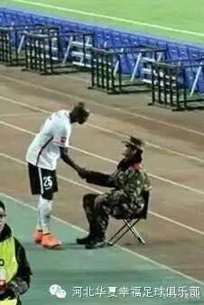 场上他是中超顶级外援，场下他是一名网红，学中文要给球迷正能量