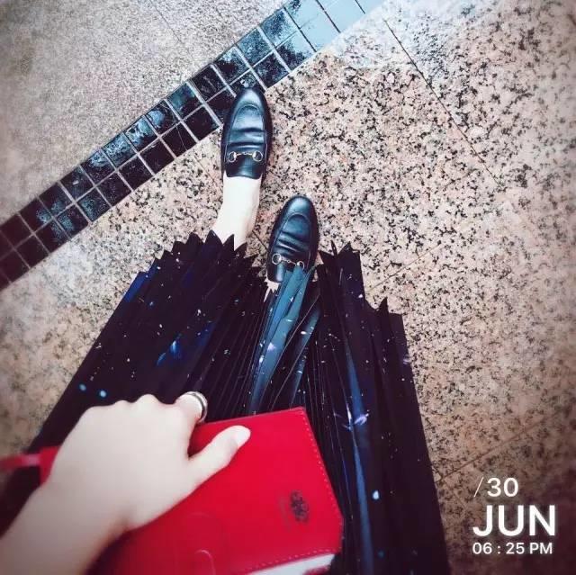 女生到底要有多少双RV、JIMMCHOO鞋才能满足啊？