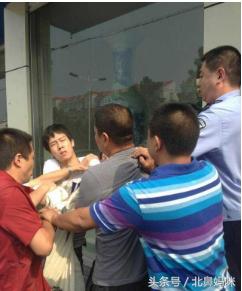 孕妇35周羊水破了医生让打催生针,孕妇孕36周羊水破了怎么办