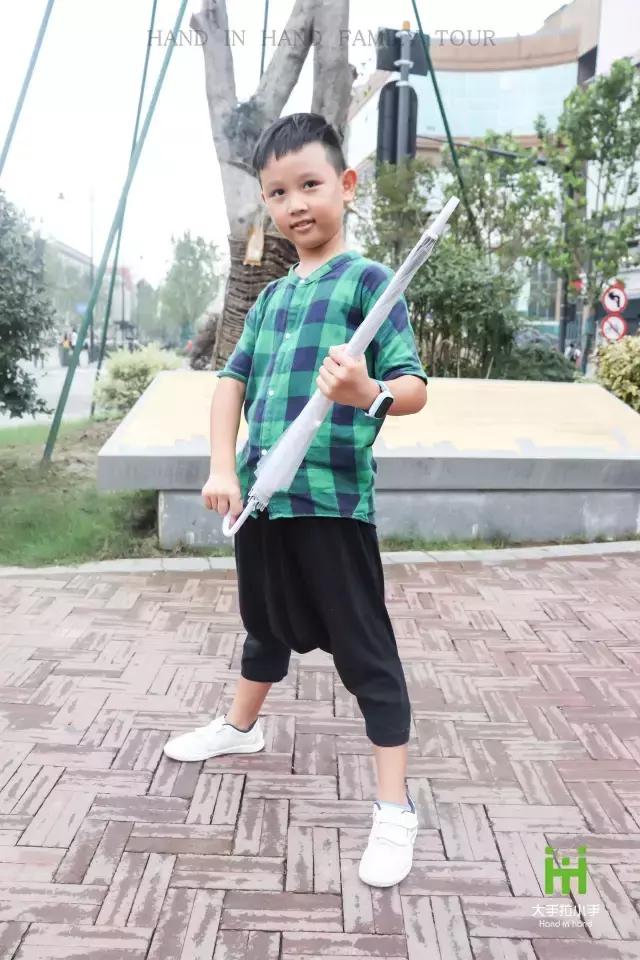 中山大道潮童街拍：很萌很酷很厉害，还会耍宝！