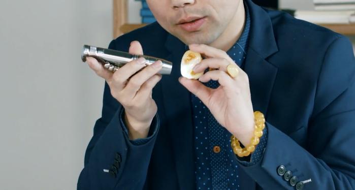 蜜蜡的水有多深？爆料蜜蜡的四大内幕，巧辨蜜蜡真假