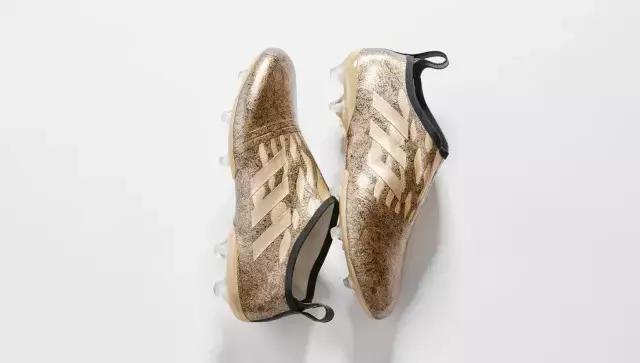 迷妹们都爱买爱豆代言的产品表忠心,这双暂时买不到的鞋先来了解