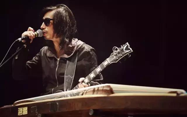 谢天笑做独特的自己,谢天笑消失在黑夜里