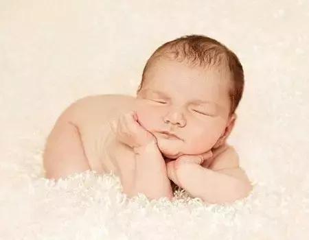 新生儿十种常见的生理现象,新生儿常见特殊生理状态有六种