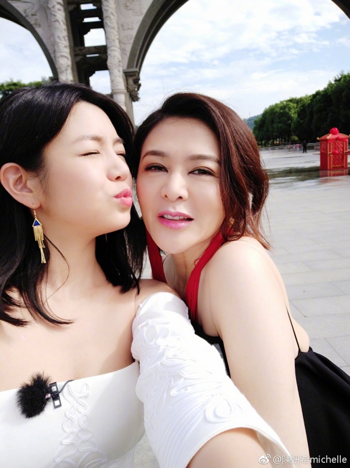 陈妍希关之琳综艺,陈妍希与关之琳合照