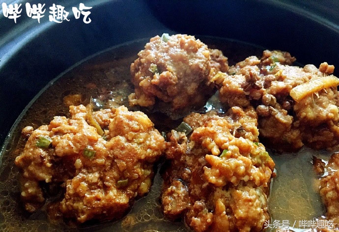 咸蛋黄珍珠肉丸步骤,咸蛋黄皮蛋肉丸子