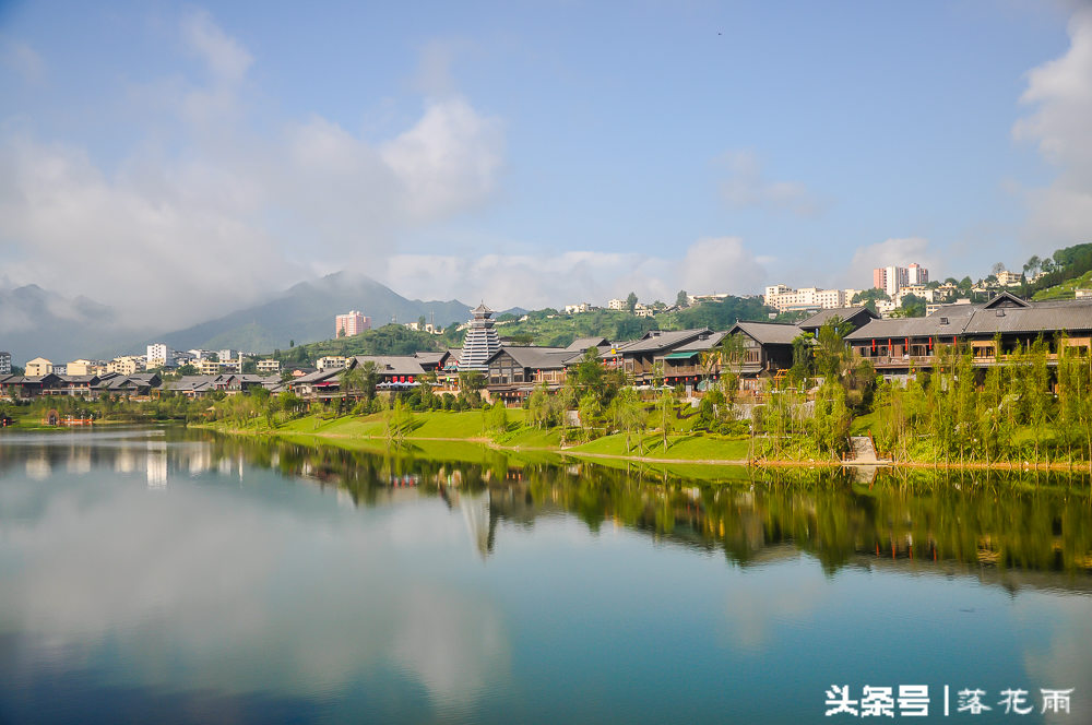 丹寨万达小镇打造综合性旅游景区,贵州丹寨万达小镇十一第一天