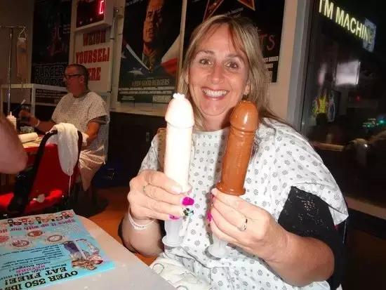 汉堡顶5斤肉,吃完心脏搭桥,代言人死了俩还有一群人抢着吃!