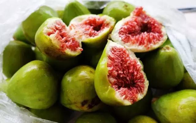 每个果子里都藏着一只蜜蜂！你认识这种无所不能的“神物”吗