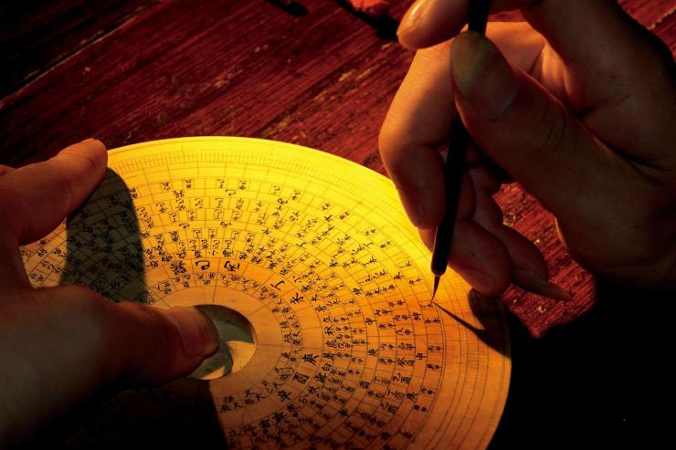 徽州罗盘世家:风水师的“*用御**”千年罗盘