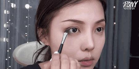 从朋克妆到野生眉，舒淇《侠盗》换“四张脸”！