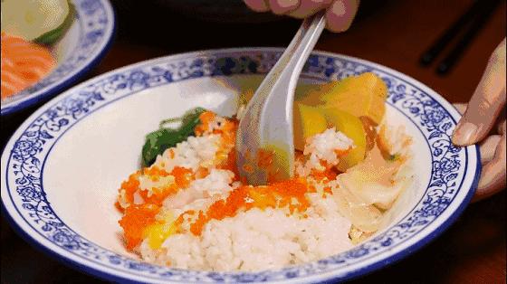 日式蟹肉刺身盖饭,300元一碗的日本刺身盖饭