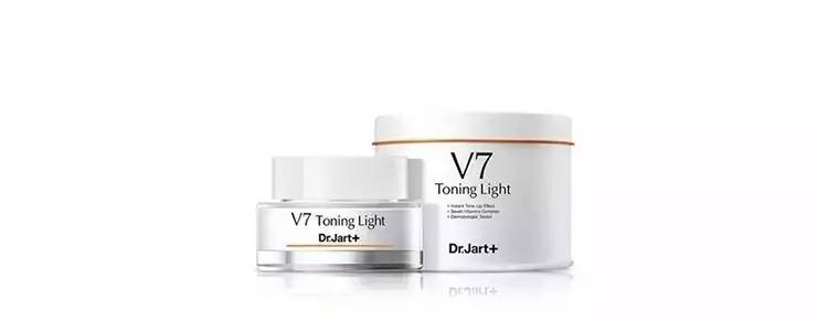 哈哈哈*靠我**一瓶素颜霜骗到了现任男票，他还一直以为我真素颜