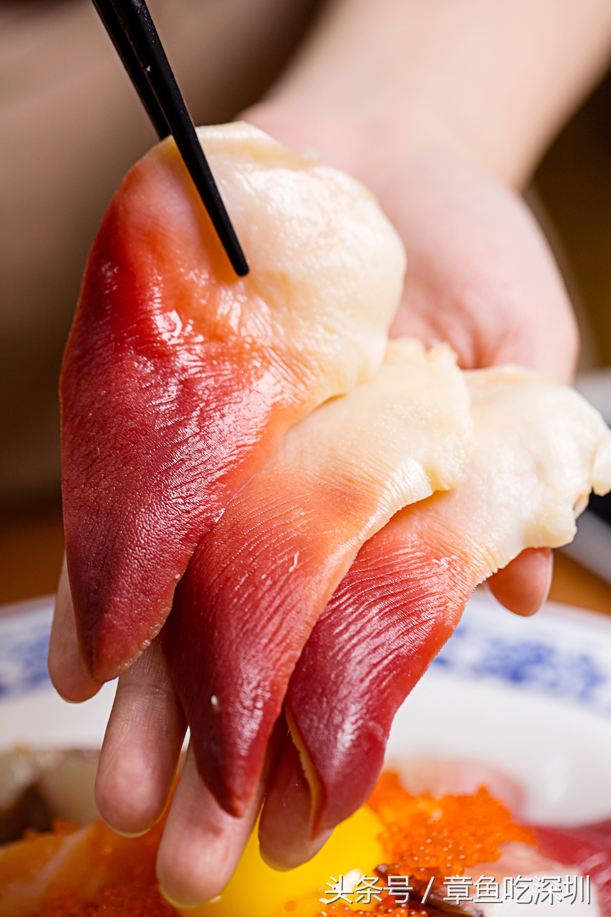 日式蟹肉刺身盖饭,300元一碗的日本刺身盖饭