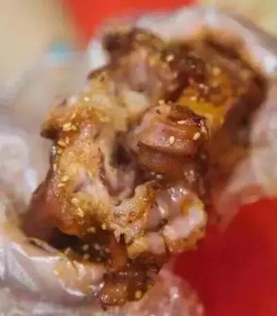 男朋友是内蒙古人,第一次送的礼物是一只羊网友笑喷:成都人只能送火锅底料了!