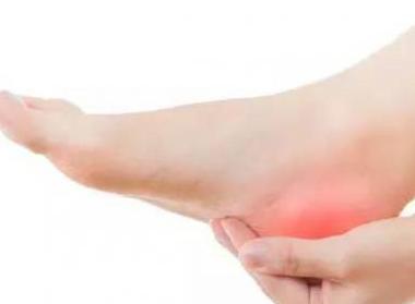 足跟突然疼痛是什么原因引起,为什么早上起来足跟痛