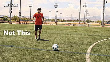 如何用脚踢出弧线球,怎么用脚内侧搓弧线球
