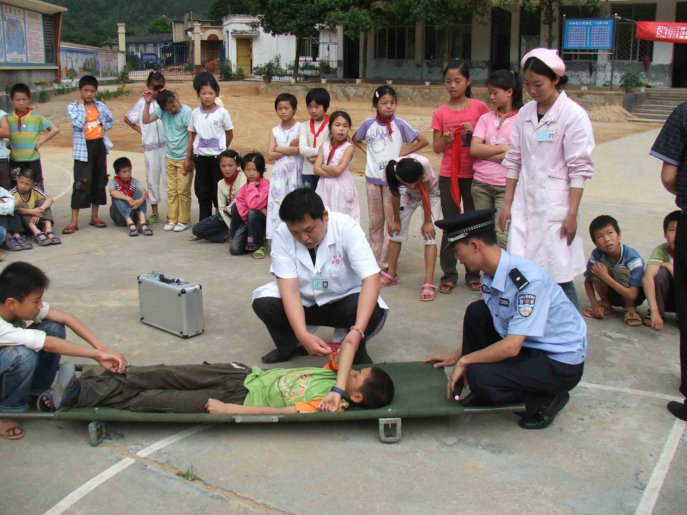 车祸现场急救视频,车祸受伤最佳处理方法