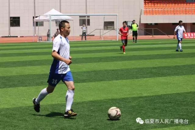 足球赛激情再燃绿茵逐梦,足球健儿们在绿茵场上挥洒汗水