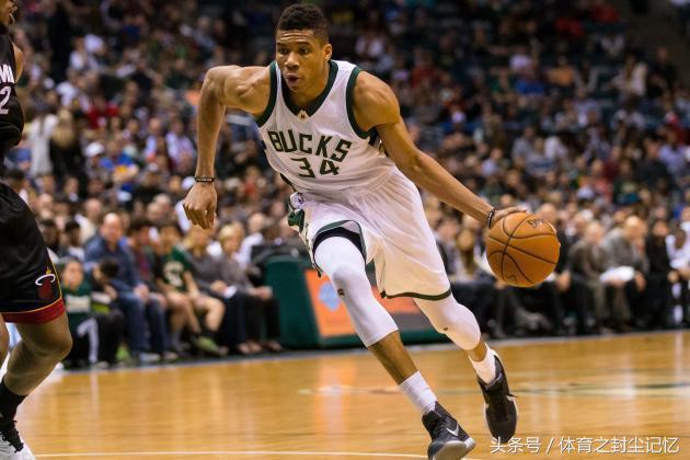 字母哥出战存疑雄鹿,雄鹿官方更新字母哥伤情