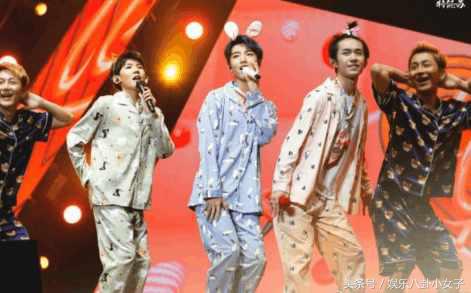 易烊千玺三小只演唱会同台跳舞,三小只易烊千玺现状