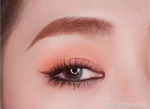 短头发怎么扎热巴同款蝴蝶结发型,怎样扎迪丽热巴的发型丸子头