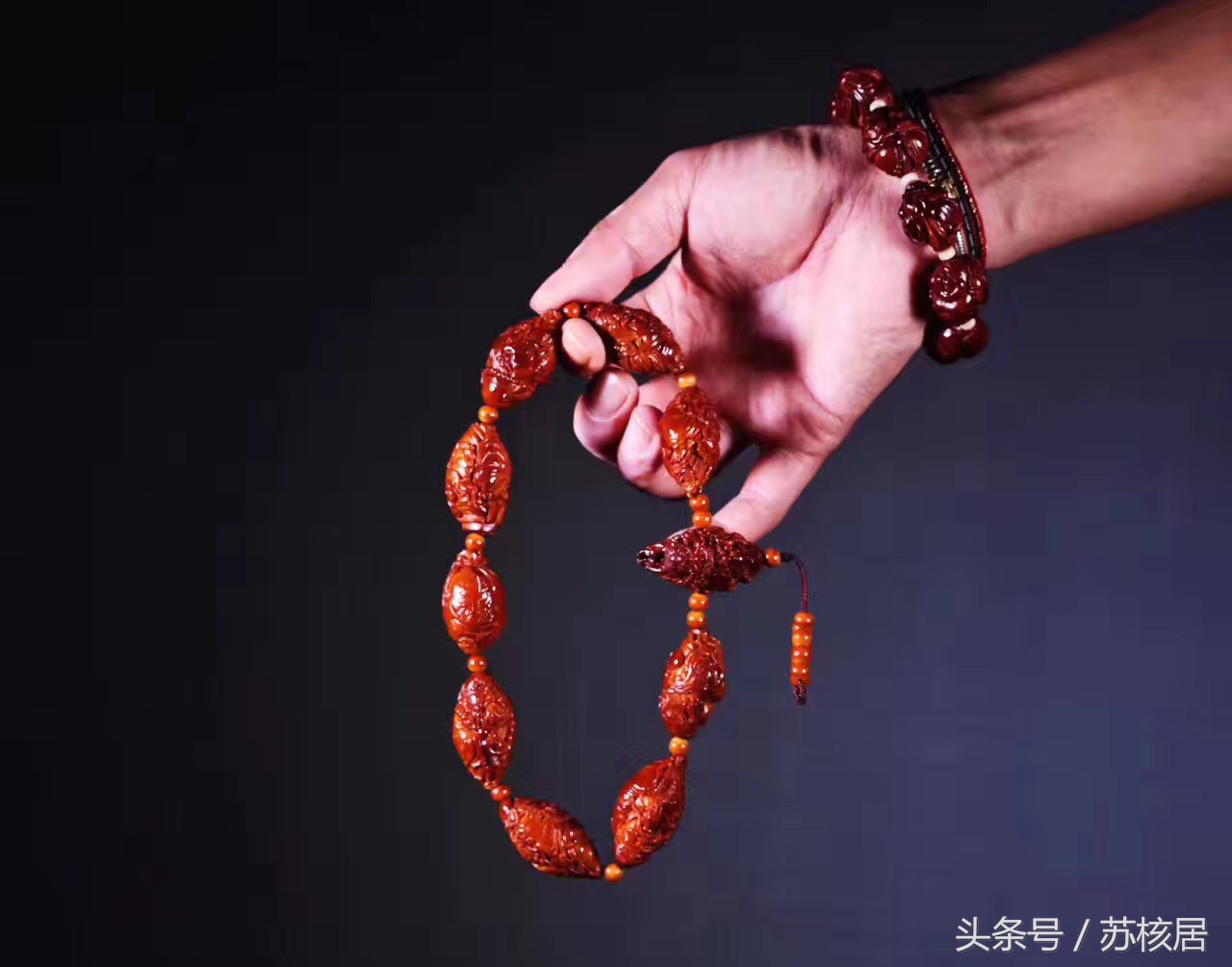 橄榄核铁盒包浆效果,橄榄核财神手串包浆