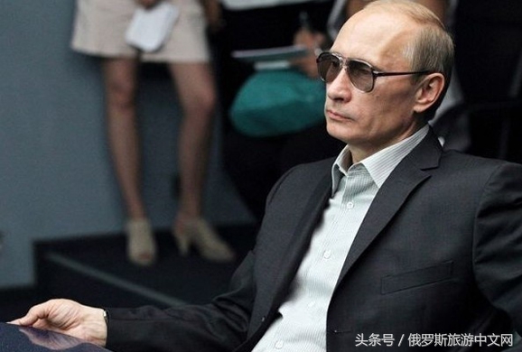 普京年轻时候的穿搭,普京职场穿什么衣服好看