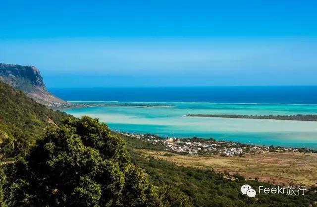 这个与马尔代夫隔海相望的火山岛国，免签人少，还可以玩遍海陆空