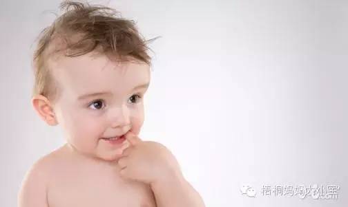 新生儿胎毛头皮起疹子,新生宝宝头上有红色斑块