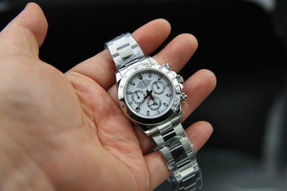 劳力士迪通拿戴着丢人吗,劳力士迪通拿金表是真的吗