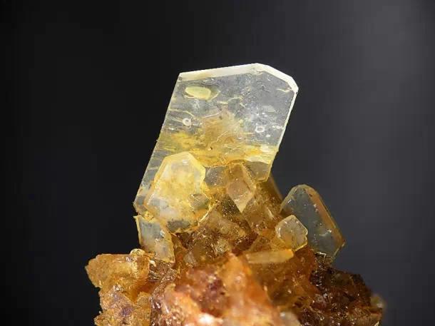 蓝宝石原矿全过程,迪拜顶级奢侈原矿宝石