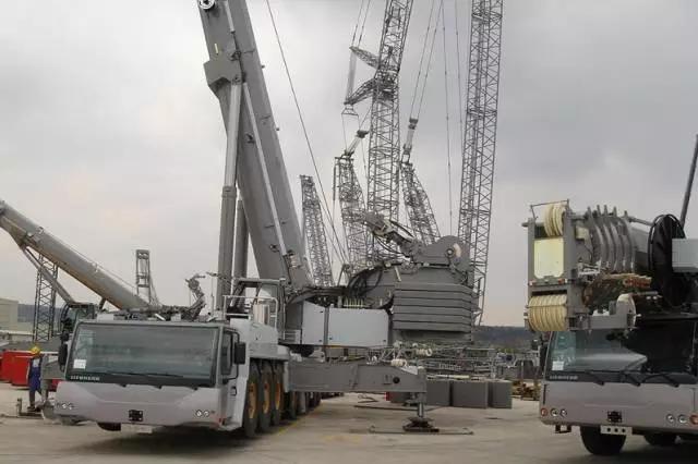 利勃海尔1750起重机吊装视频,利勃海尔5000吨起重机