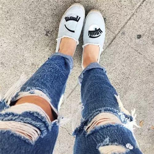 平底鞋攻陷时尚圈，姑娘们早已放弃恨天高