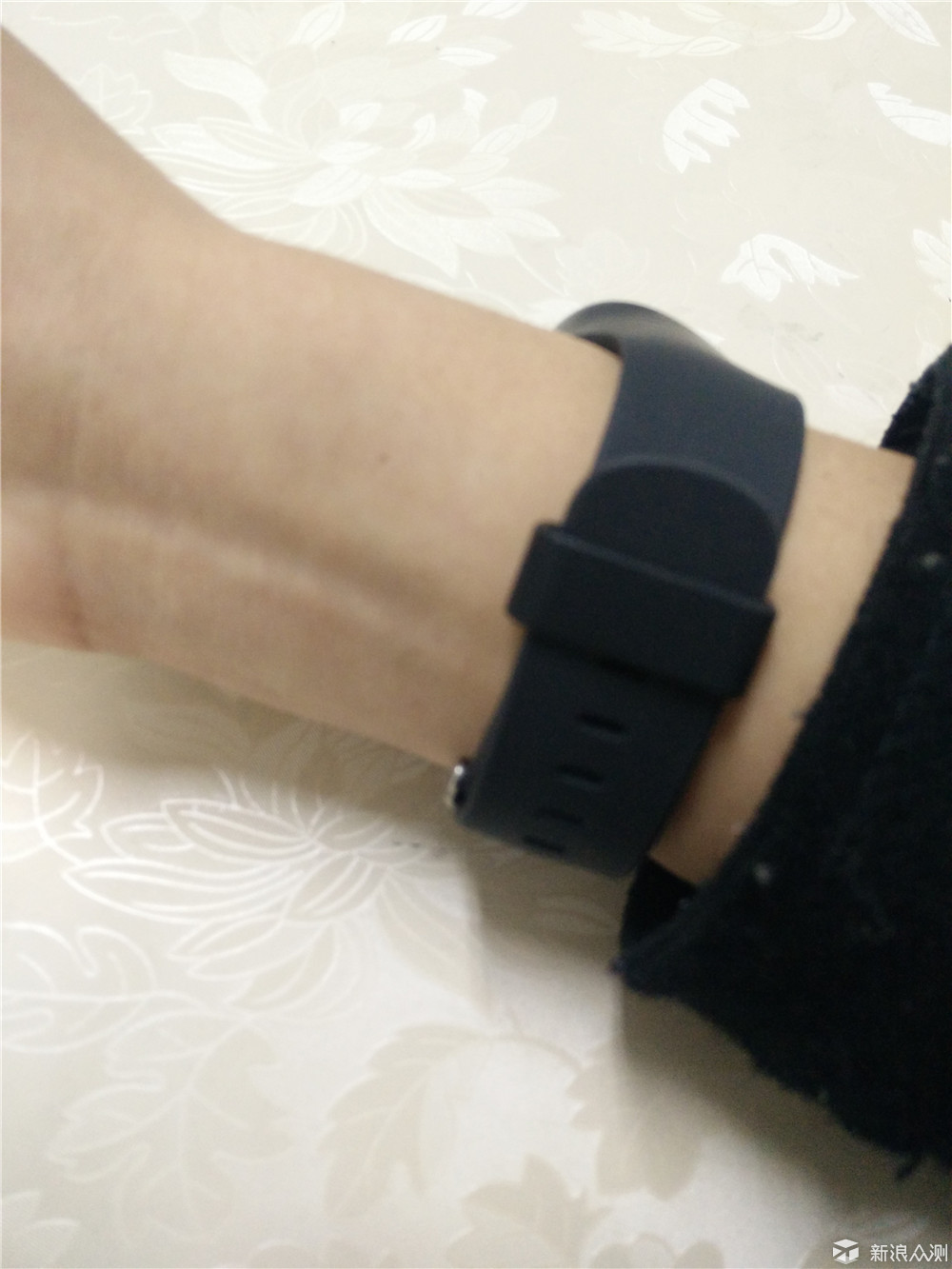 可穿戴产品智能手环两款,小米手环智能穿戴