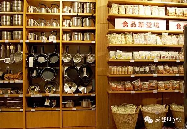 这店里的东西实用便宜也好看,但总觉得哪里不对