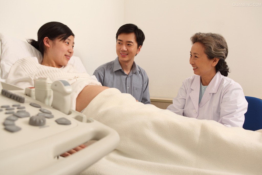 临产前做什么运动有助于分娩,正常分娩中胎头娩出的第一个动作