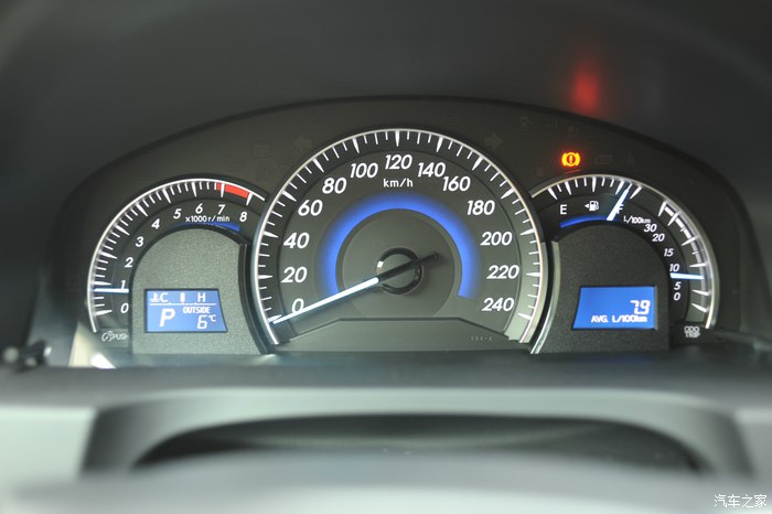 2015年凯美瑞2.5顶配旗舰版,空间大省油15万轿车