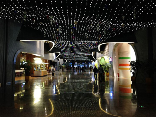 鱼游白沙洲,万达电影乐园汉秀双骄亮灯