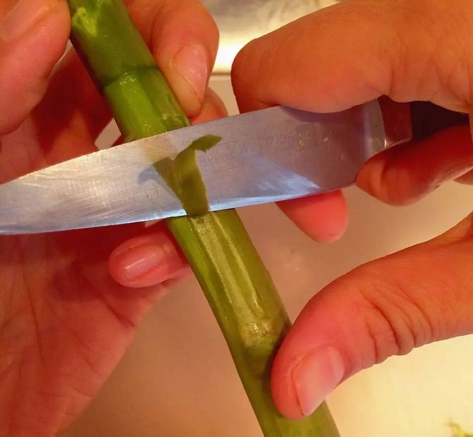 芦笋根怎么处理啊,牛排里的芦笋怎么处理