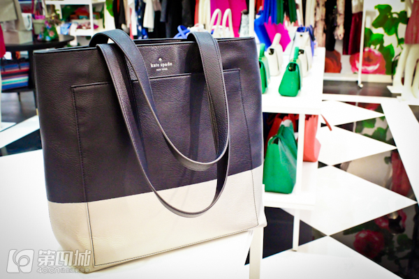 有折扣丨没买新包新鞋新衣服的，都奔这儿去了！