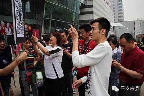 街边扫二维码送东西靠谱吗,超市门口的扫码送礼品有什么猫腻