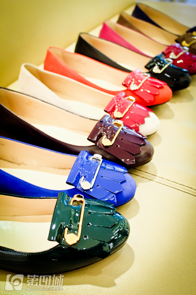 有折扣丨没买新包新鞋新衣服的，都奔这儿去了！