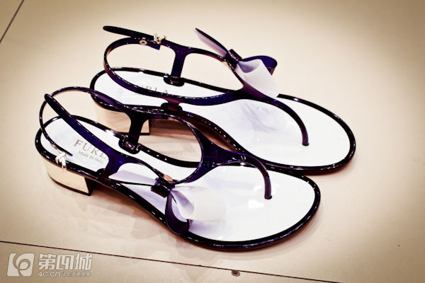 有折扣丨没买新包新鞋新衣服的，都奔这儿去了！