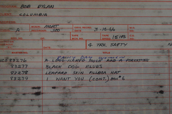 解开秘密谜团,迪伦与鲍勃迪伦