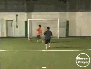 五人足球花式过人集锦,足球野球场实用的过人技巧