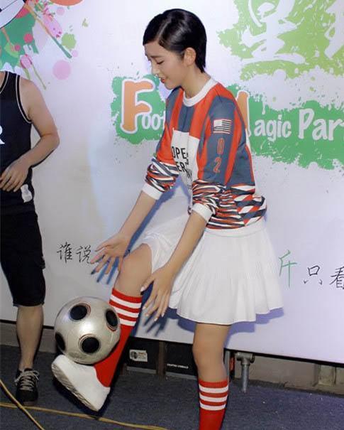 张碧晨运动款外套,张碧晨最新衣服