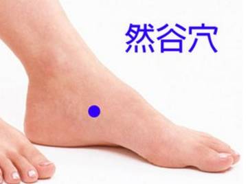 呼吸出现烂苹果味是什么中毒,呼气时有烂苹果气味是什么病